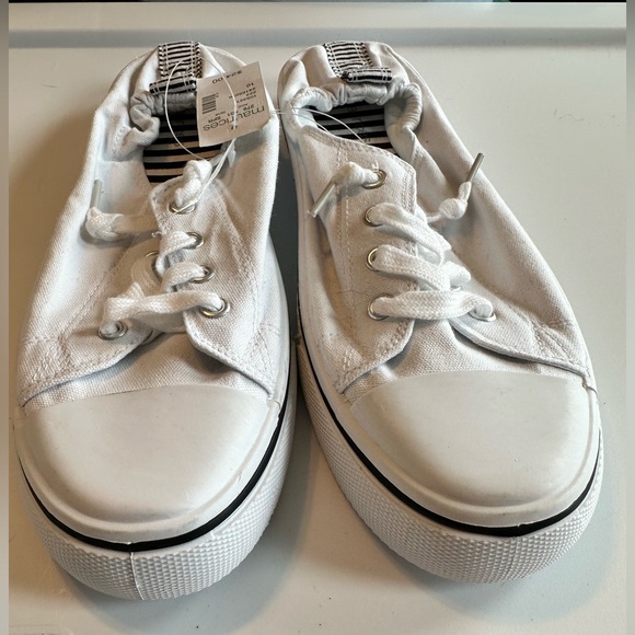 White slip on shoes - Picture 2 of 3